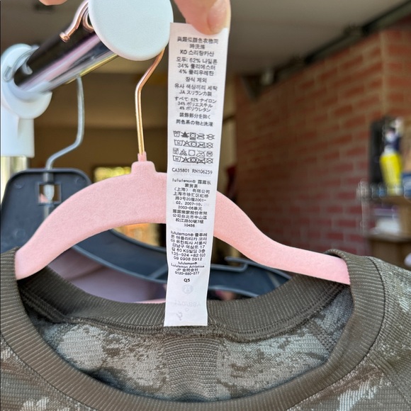 Lululemon Army Green Camouflage Swiftly Tech Long Sleeve HK edit. - Picture 3 of 6